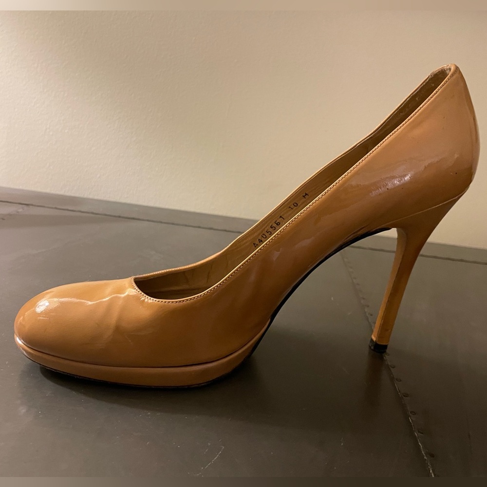 Stuart Weitzman Nude 4.5” Patent Leather Pumps 10 - Picture 9 of 12